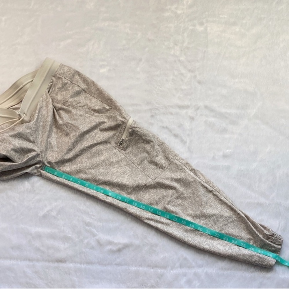 Athleta Venture Printed Pant Tan and Cream Joggers, size 10 - Picture 4 of 7